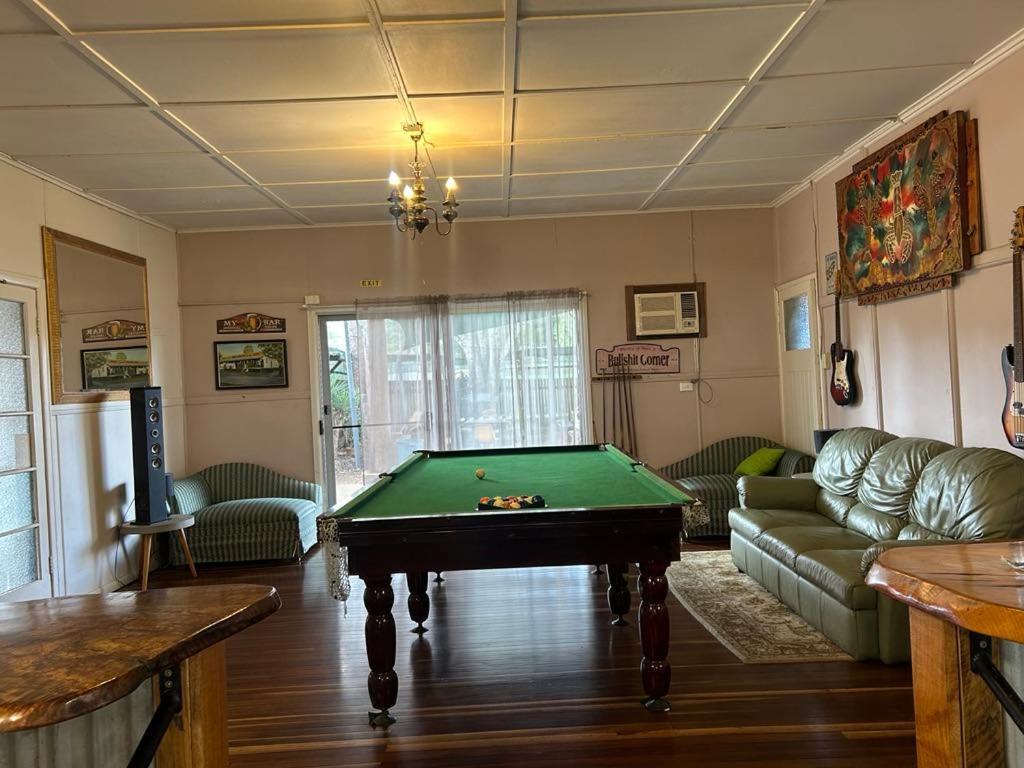 Gundy Pub & Caravan Park Gundiah ภายนอก รูปภาพ
