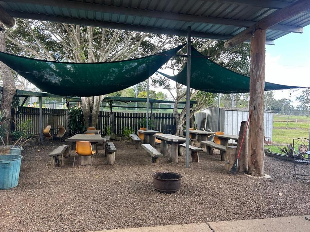 Gundy Pub & Caravan Park Gundiah ภายนอก รูปภาพ