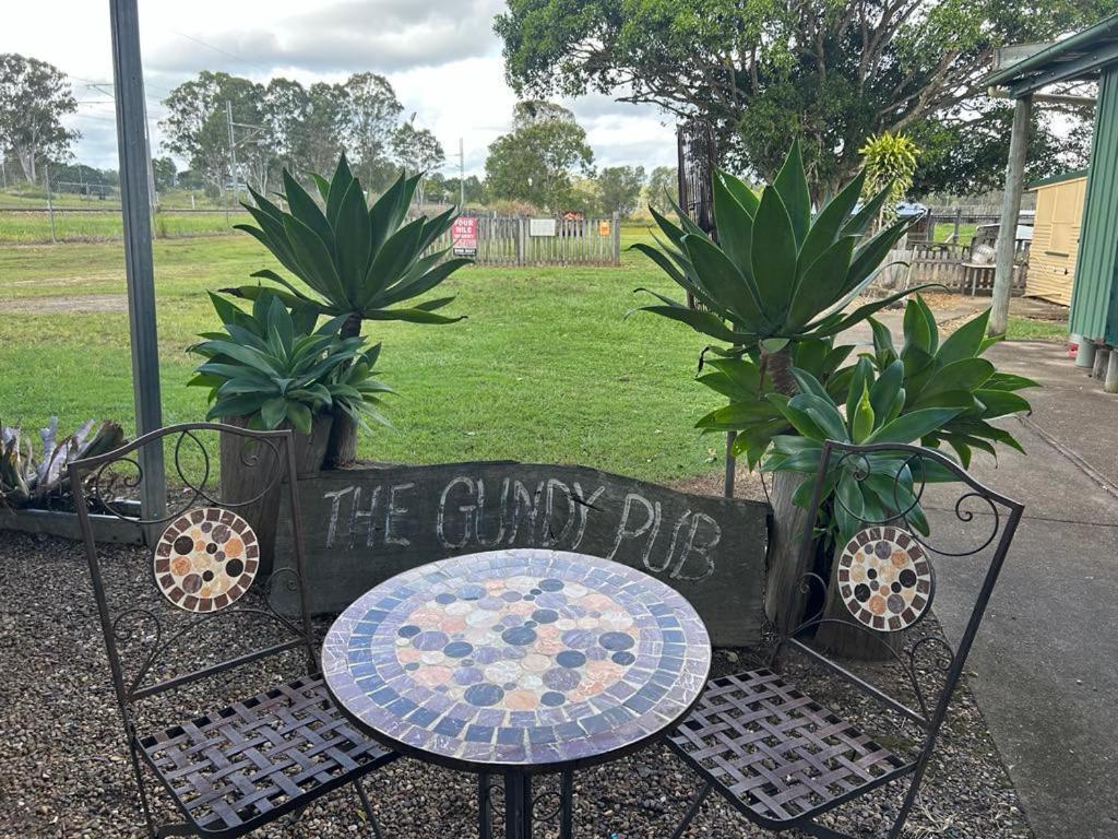 Gundy Pub & Caravan Park Gundiah ภายนอก รูปภาพ